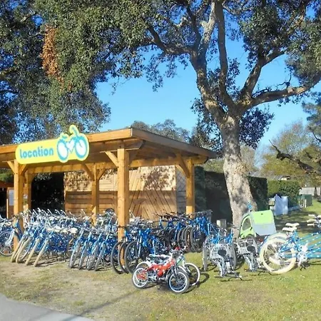 Prázdninový dům Maison Cosy Avec Piscine, Tennis, Piste Cyclable *