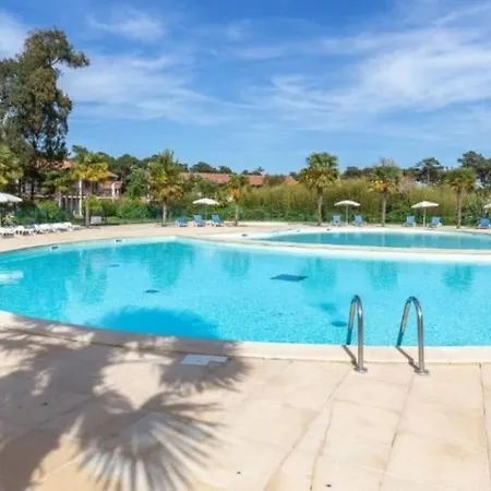 Prázdninový dům Maison Cosy Avec Piscine, Tennis, Piste Cyclable *